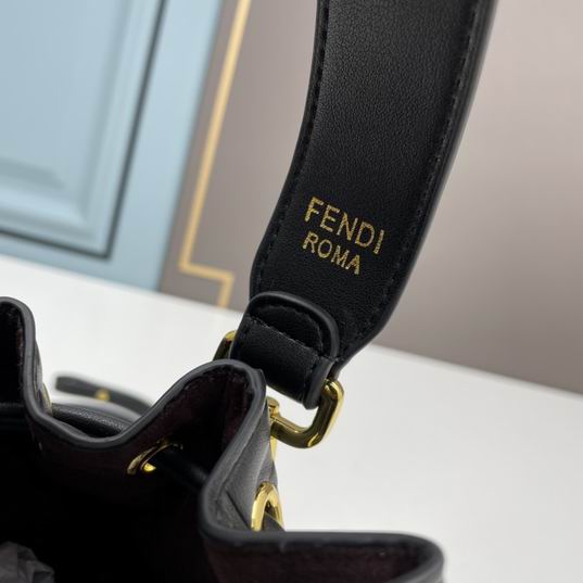 Fendi bucket 12x18x10cm ww (14)