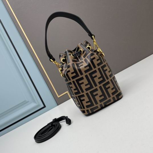 Fendi bucket 12x18x10cm ww (18)