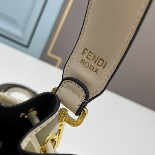 Fendi bucket 12x18x10cm ww (28)