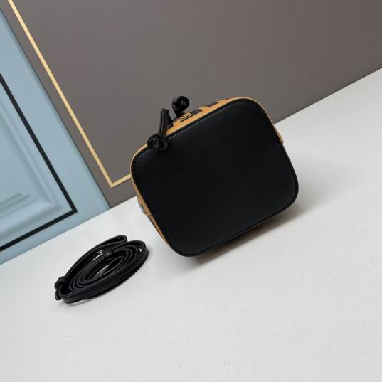 Fendi bucket 12x18x10cm ww (3)