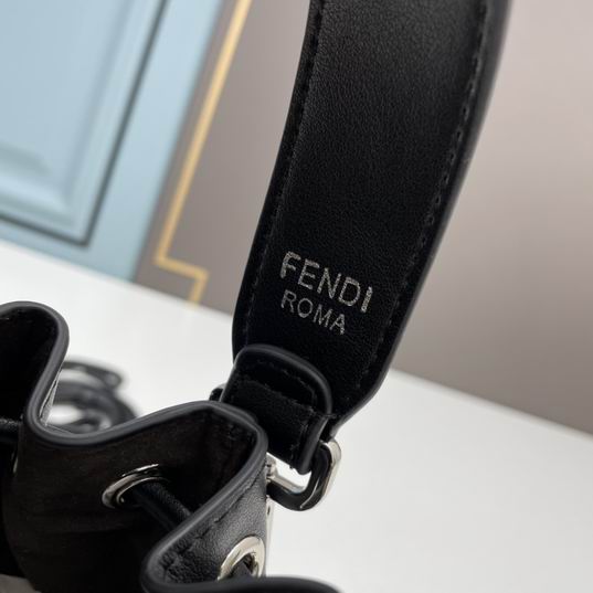 Fendi bucket 12x18x10cm ww (5)
