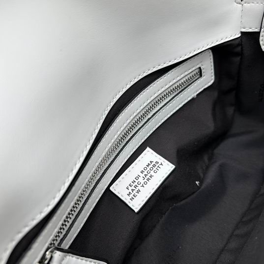 Fendi by Marc Jacobs 27x15x6cm ww (8)