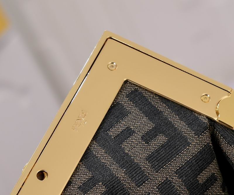 Fendi first2197 32.5x15x23.5cm ww (17)