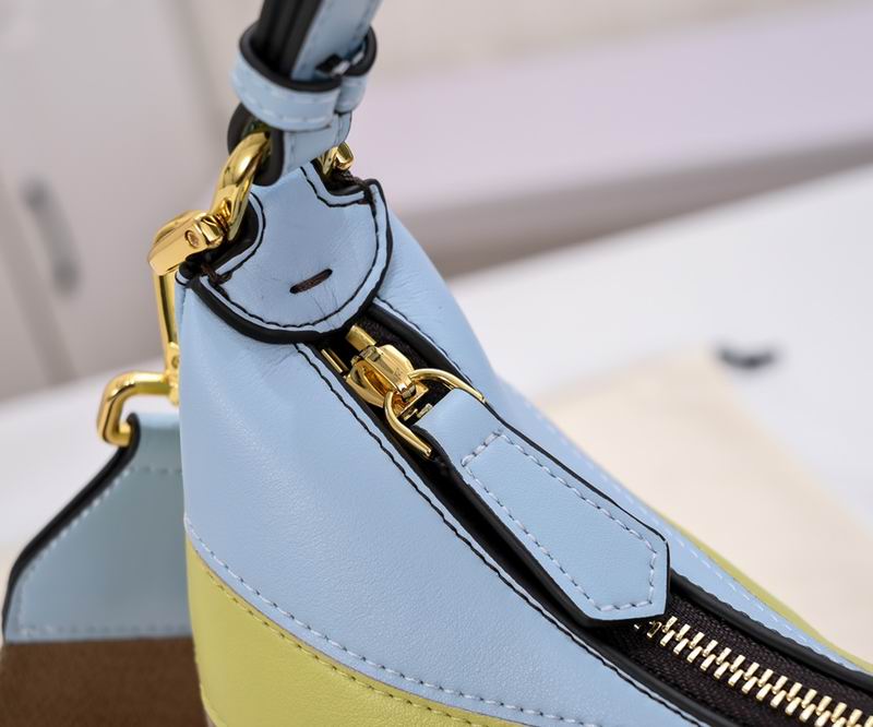 Fendi praphy 2196 29x24.5x10cm ww (5)