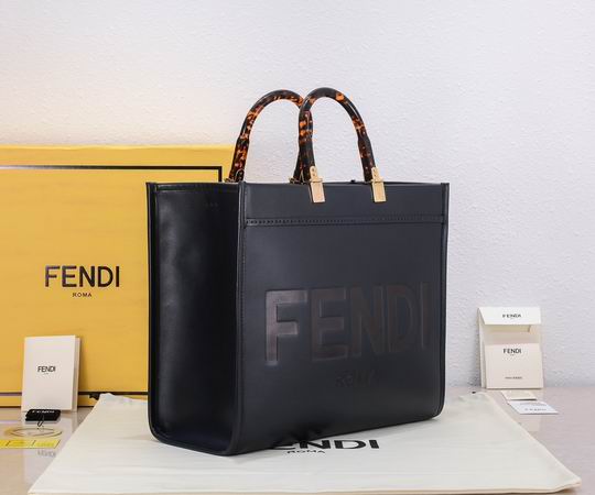 Fendi tote 012 35x17x31cm ww (2)