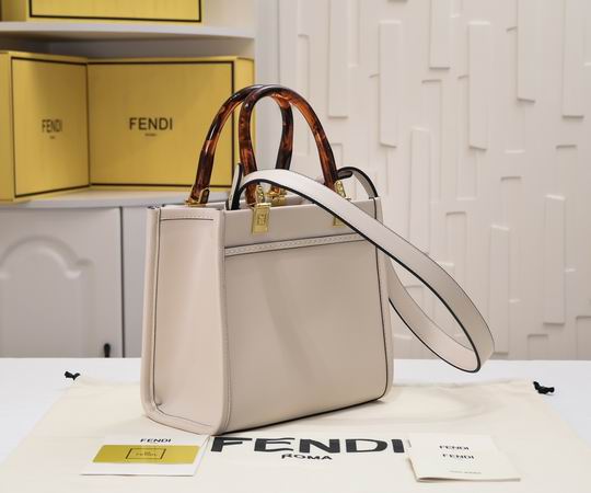 Fendi tote 1006 22.5x20.5cm ww (2)
