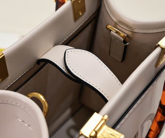 Fendi tote 1006 22.5x20.5cm ww (9)