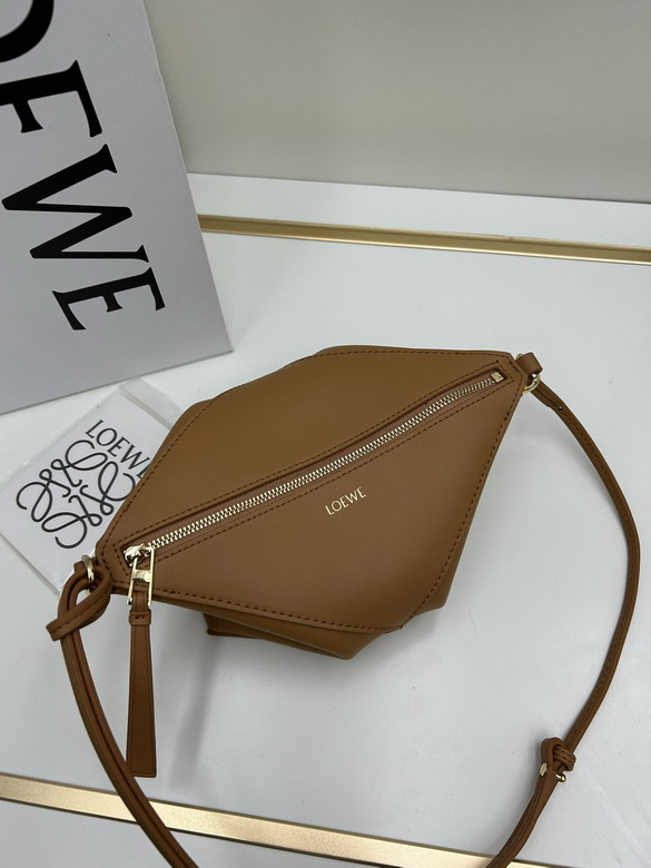 Loewe S060623 23x15 5x6 5cm jj1_5