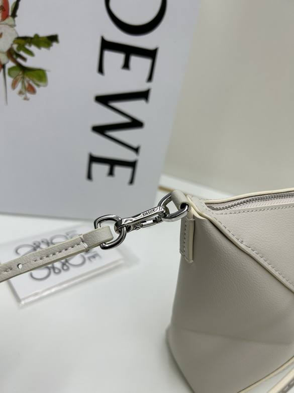 Loewe S060623 23x15 5x6 5cm jj2_5