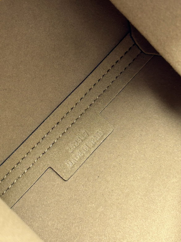 Loewe S060623 23x15 5x6 5cm jj3_8