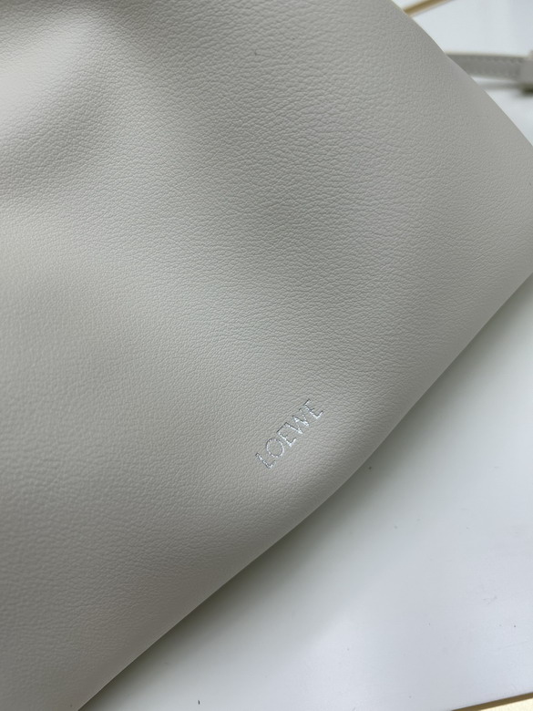 Loewe S063 22 5x18x9cm jj1_4