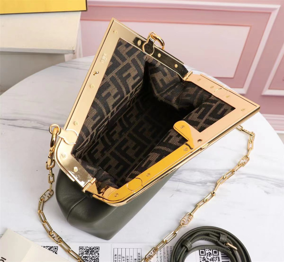 M8002 26x9.5x18 cm rf 4 (7)