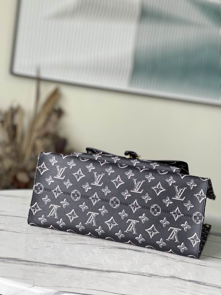 OnTheGo M46154 34x26x13cm gf (2)