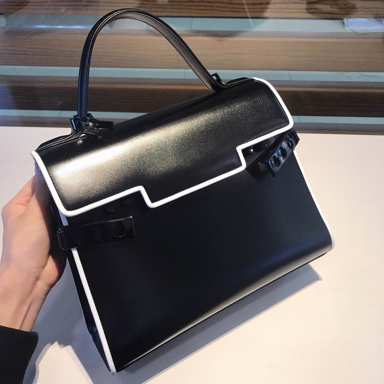 TP 28X21X11cm 082002 SS 1