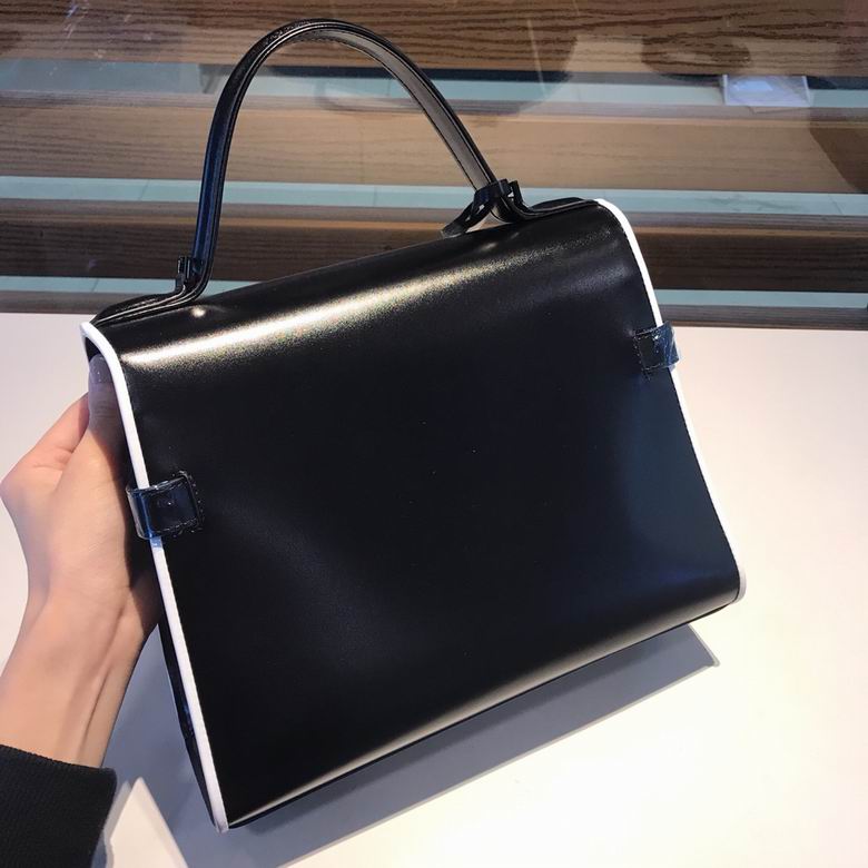 TP 28X21X11cm 082002 SS 2