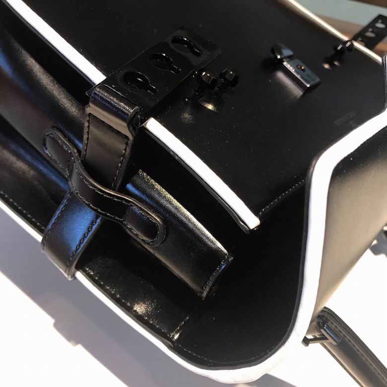 TP 28X21X11cm 082002 SS 4