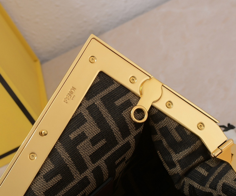 first 018 26X9.5X18cm WW 1 (7)