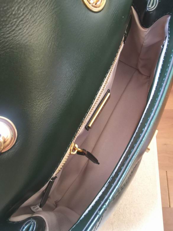 512 22.5X7.5X15.5cm TB 2