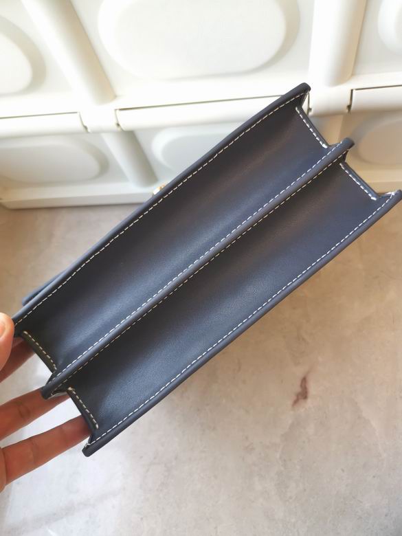 909 23X15.6X9cm TB 4