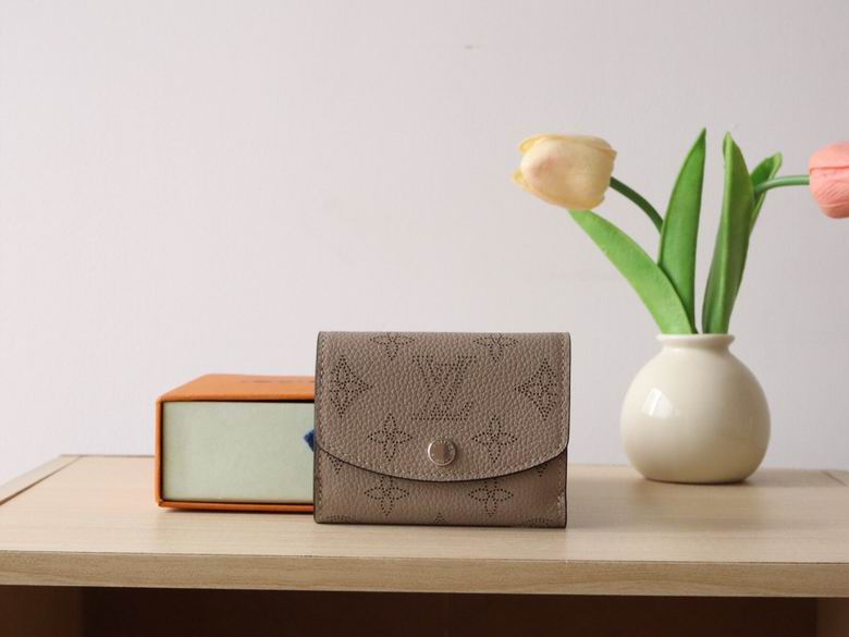 M82437 9.8X7.8X1cm YG 0