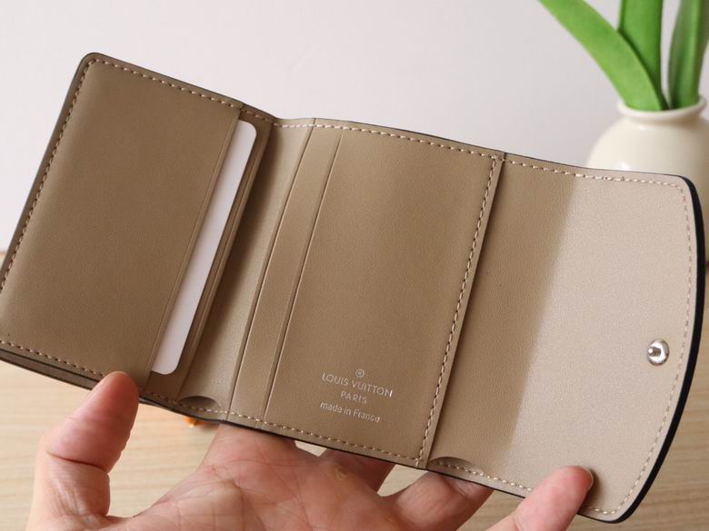 M82437 9.8X7.8X1cm YG 4