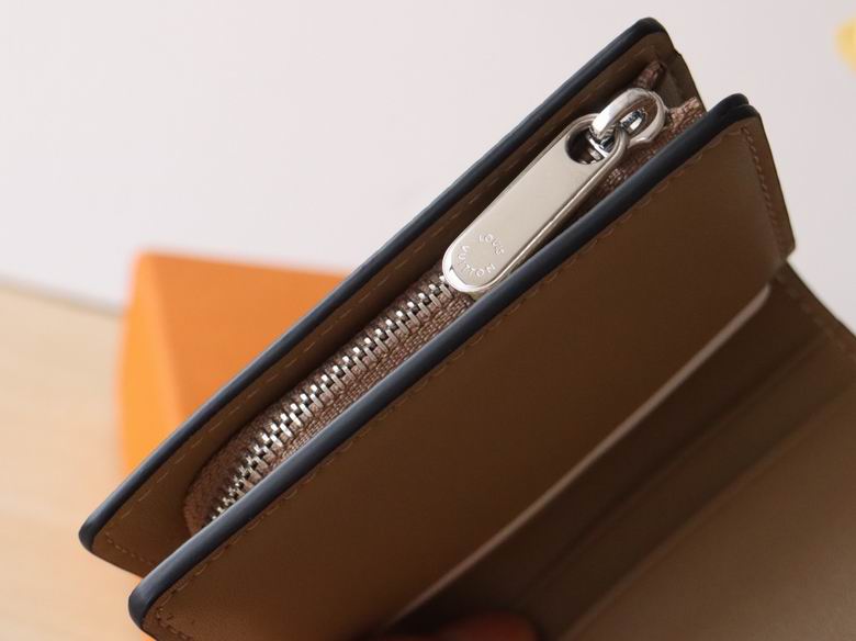 M82437 9.8X7.8X1cm YG 5