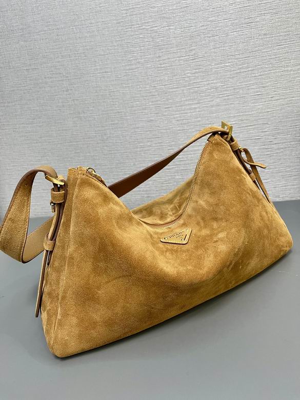 1BC228 39X24X11.5cm YG 6