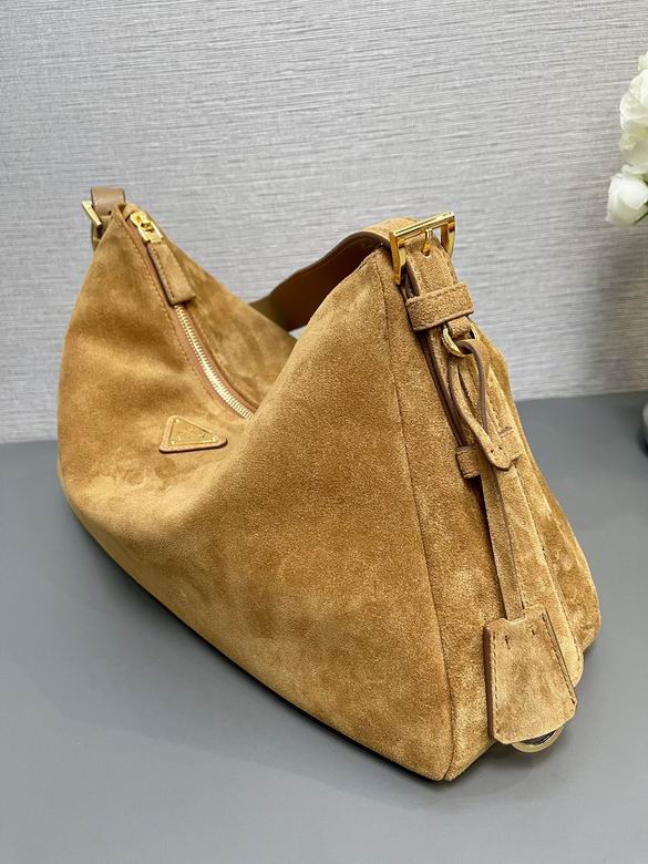 1BC228 39X24X11.5cm YG 7