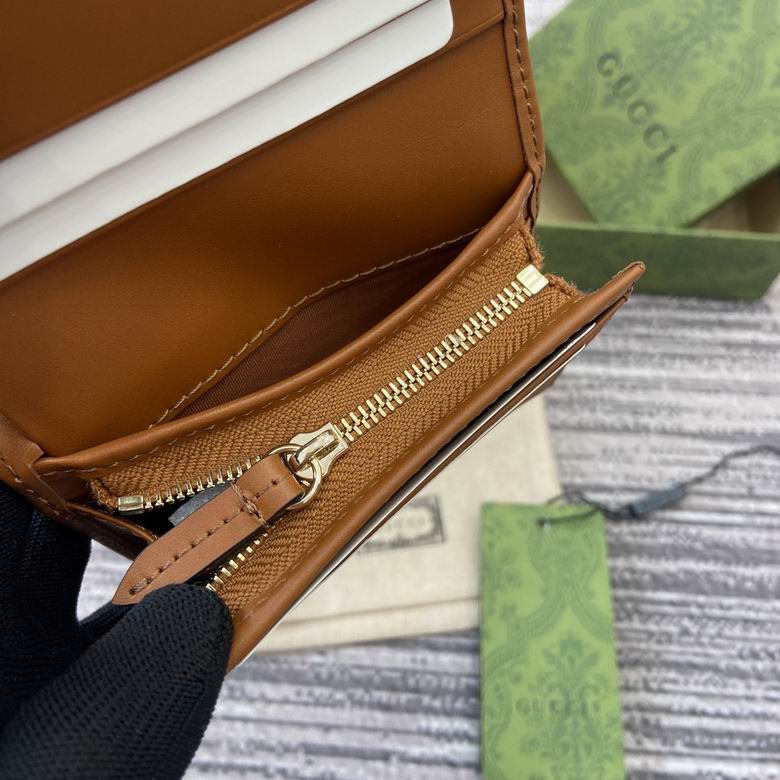 820692 11X8.5X3cm MP 4