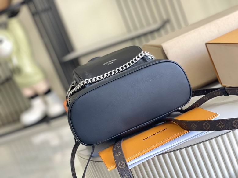 M12587 30X28X18cm WP 4