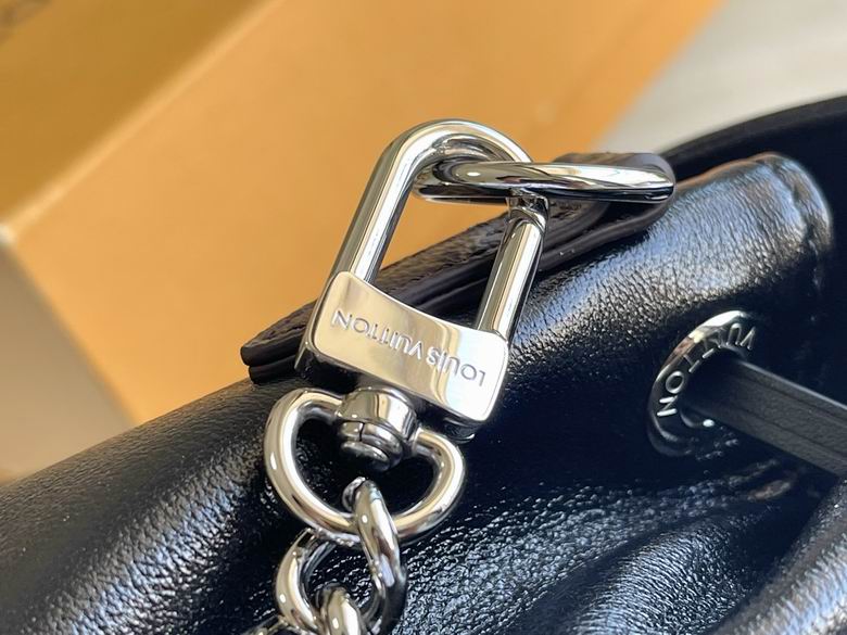 M12587 30X28X18cm WP 5