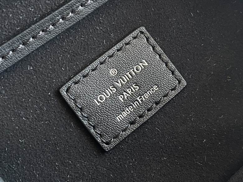 M12587 30X28X18cm WP 7