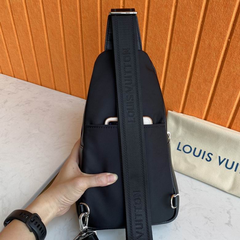 2052 30X17X5.5cm WP 6