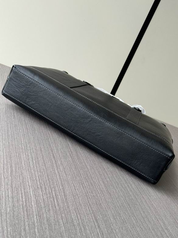 6211A 39X29X8cm WP 5