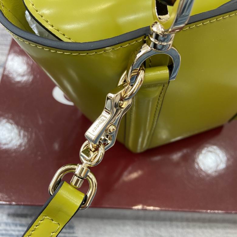 805832 16X27X14X4.6cm MP 4色 31