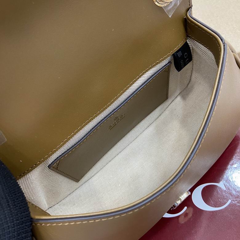 815700 21.5X11X8cm MP 7