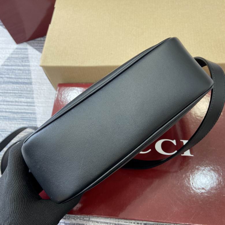 820429 21X15X8cm MP 4色 30