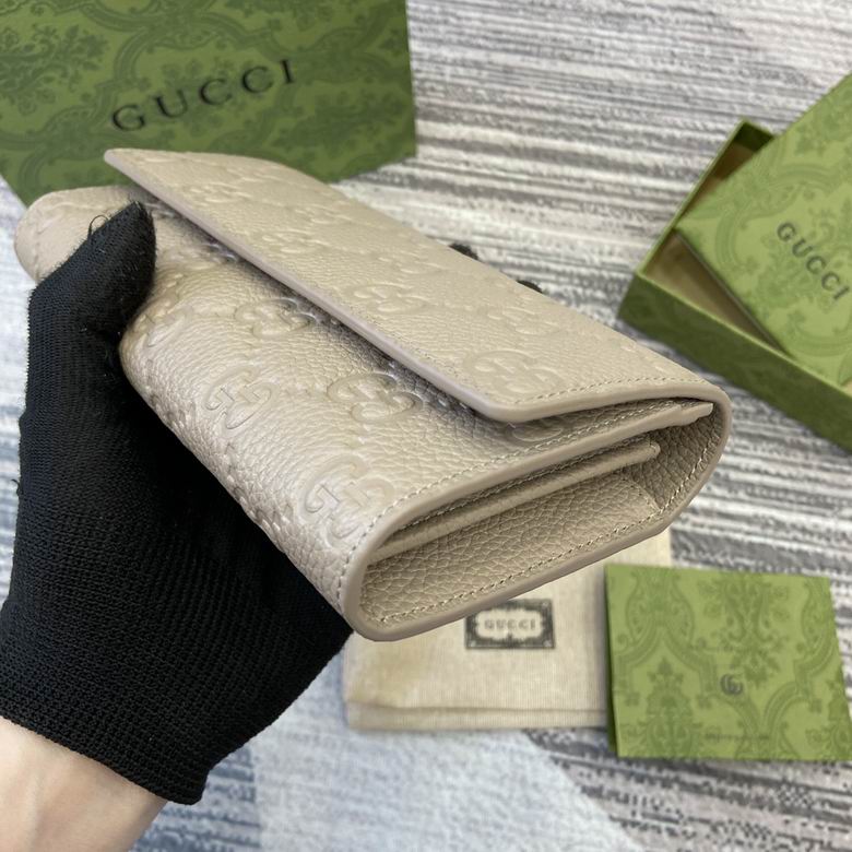 815922 19X10X2.5cm MP 4