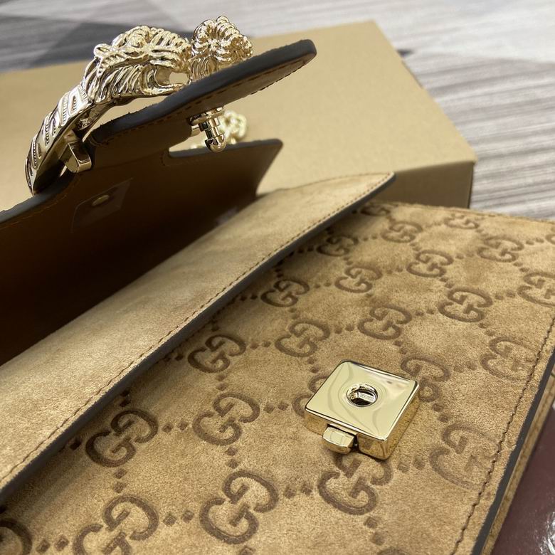 818145 27.5X16X8cm MP 7