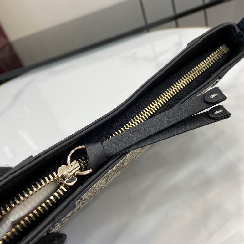 820696 23X13X2cm YG 6