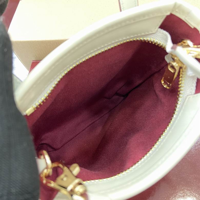 831899 20X15X5cm MP 4色 18