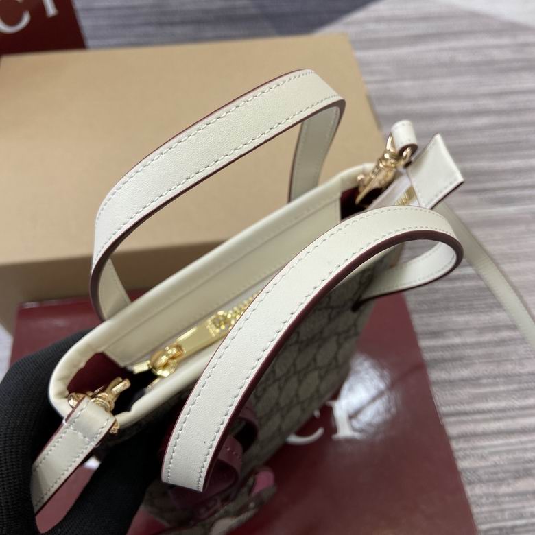 831899 20X15X5cm MP 4色 20