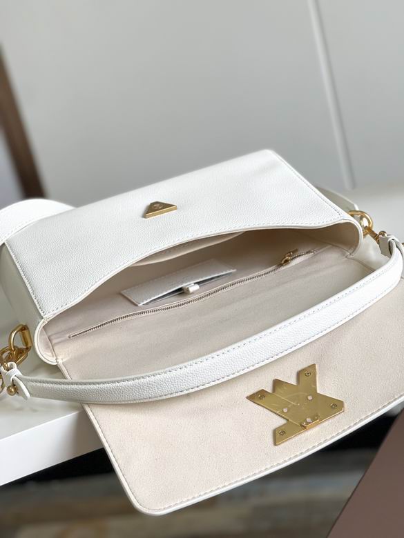 M24639 27X19X9cm YG 7