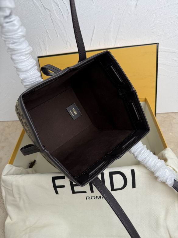 8092 15X18.5X15cm YG 6