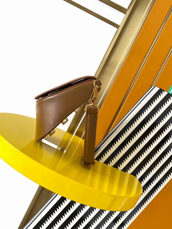 800846 17.5X21X8cm YG 2