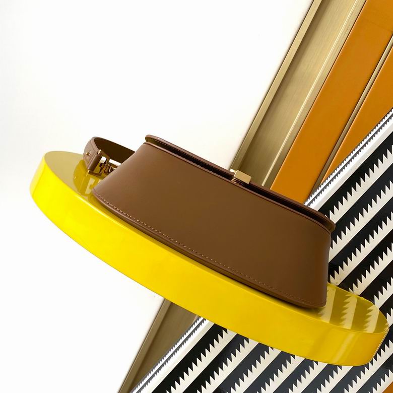 800846 17.5X21X8cm YG 3