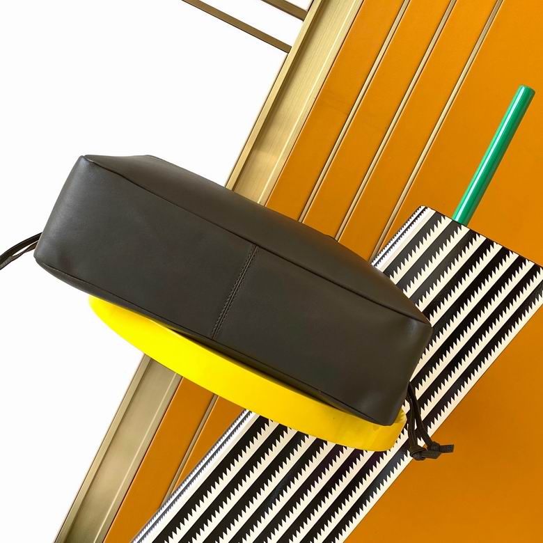 809824 34X27X3cm YG 2