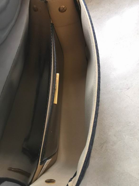 893 15.5X21X6cm TB 3