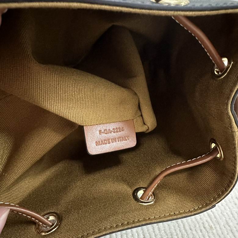 10M742 13.5X17.5X11cm SF 2色 7