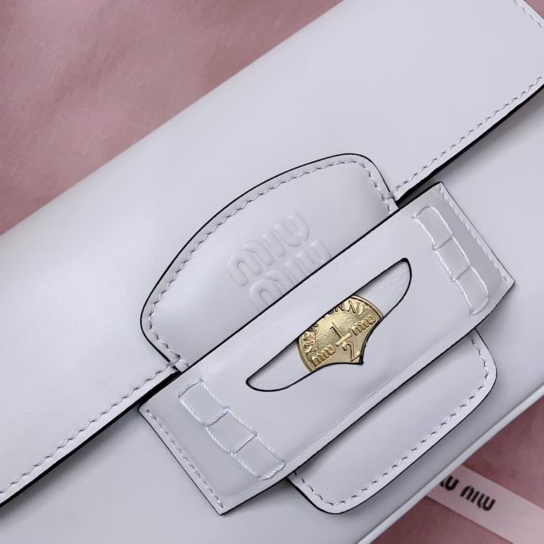 5BD270 23X13.5X5cm SF 5